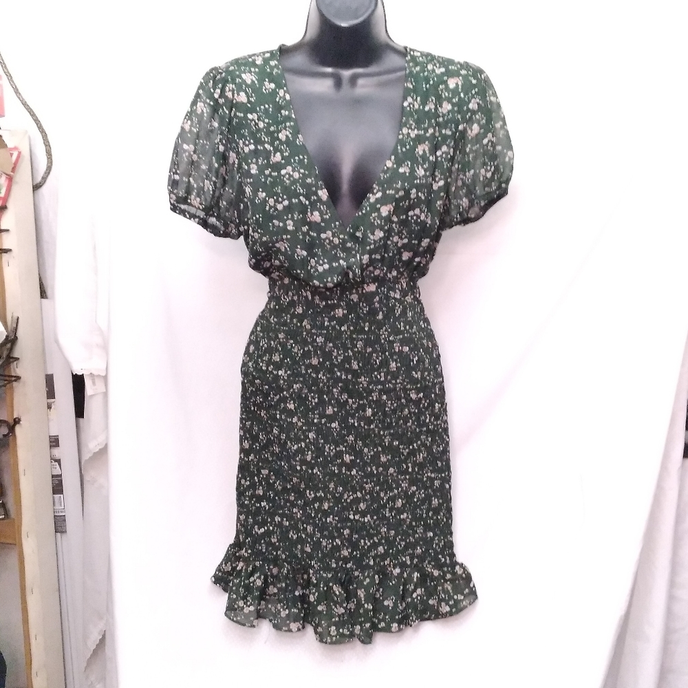 ISALIS Green Floral Smocked Dress w/Deep V-Neckline